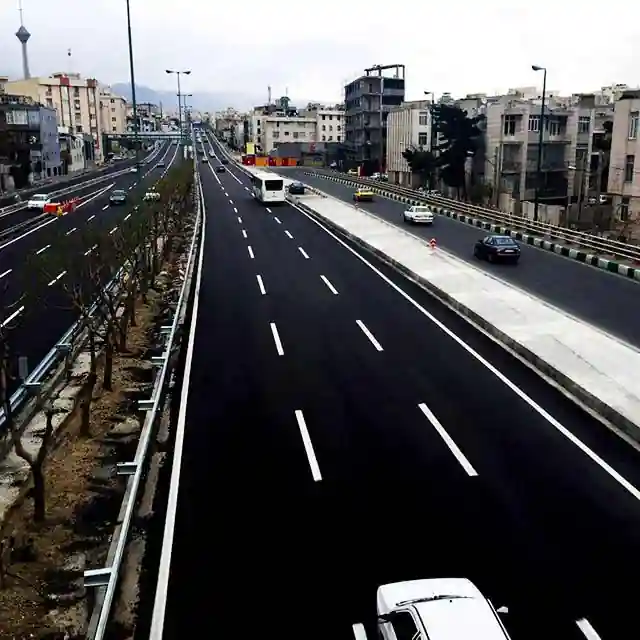 رنگ‌ آمیزی ترافیکی جاده ها